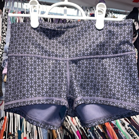 Lululemon boogie shorts pocket great for running swimming lounge ass like NEW - Picture 9 of 9